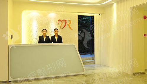 上海九院假体隆胸多少钱